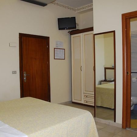 Hotel Nettuno カットーリカ エクステリア 写真