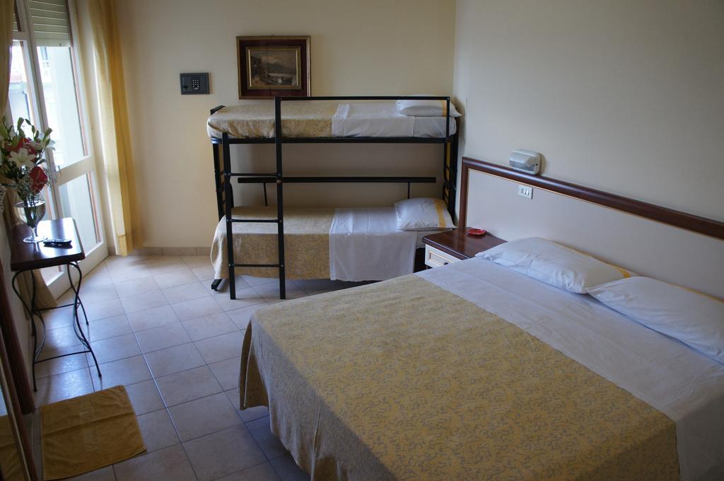 Hotel Nettuno カットーリカ エクステリア 写真
