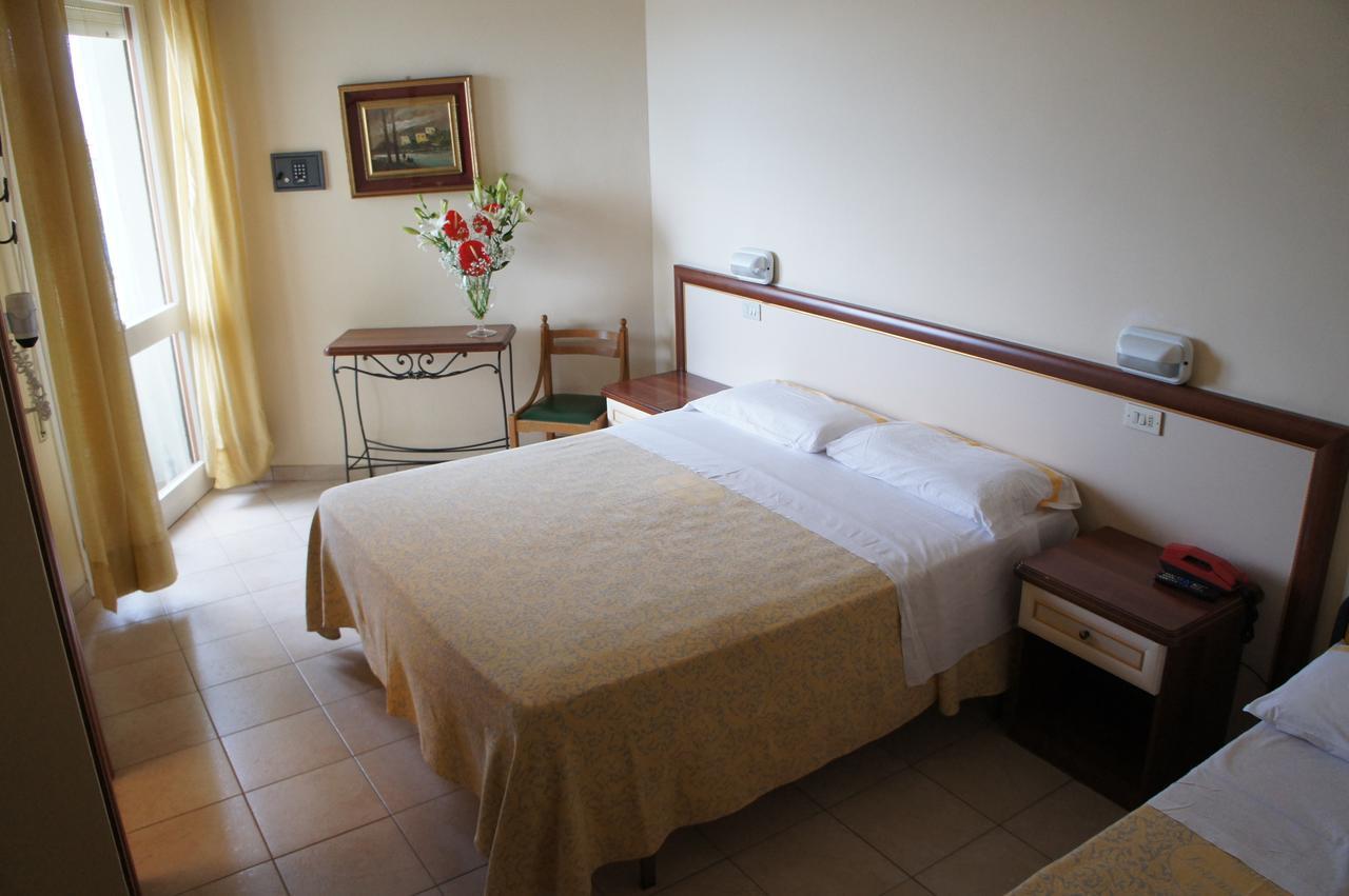 Hotel Nettuno カットーリカ エクステリア 写真