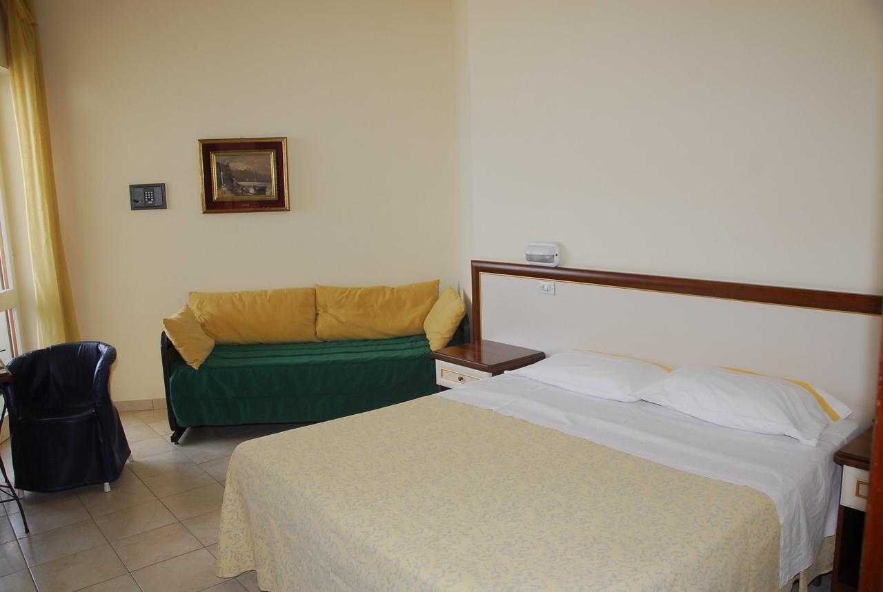 Hotel Nettuno カットーリカ エクステリア 写真