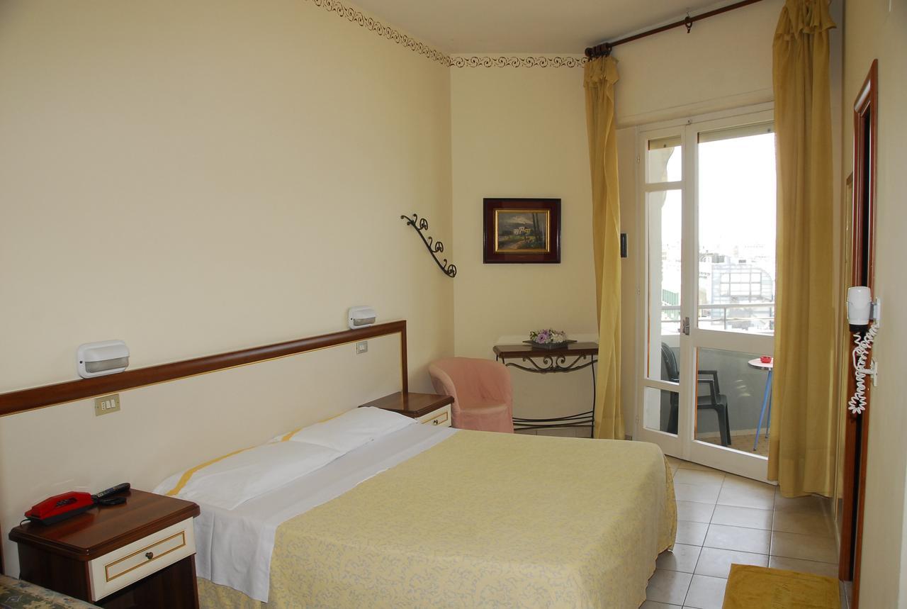Hotel Nettuno カットーリカ エクステリア 写真