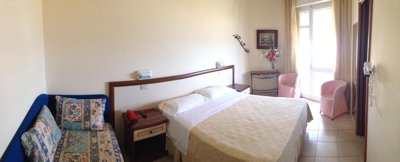 Hotel Nettuno カットーリカ エクステリア 写真