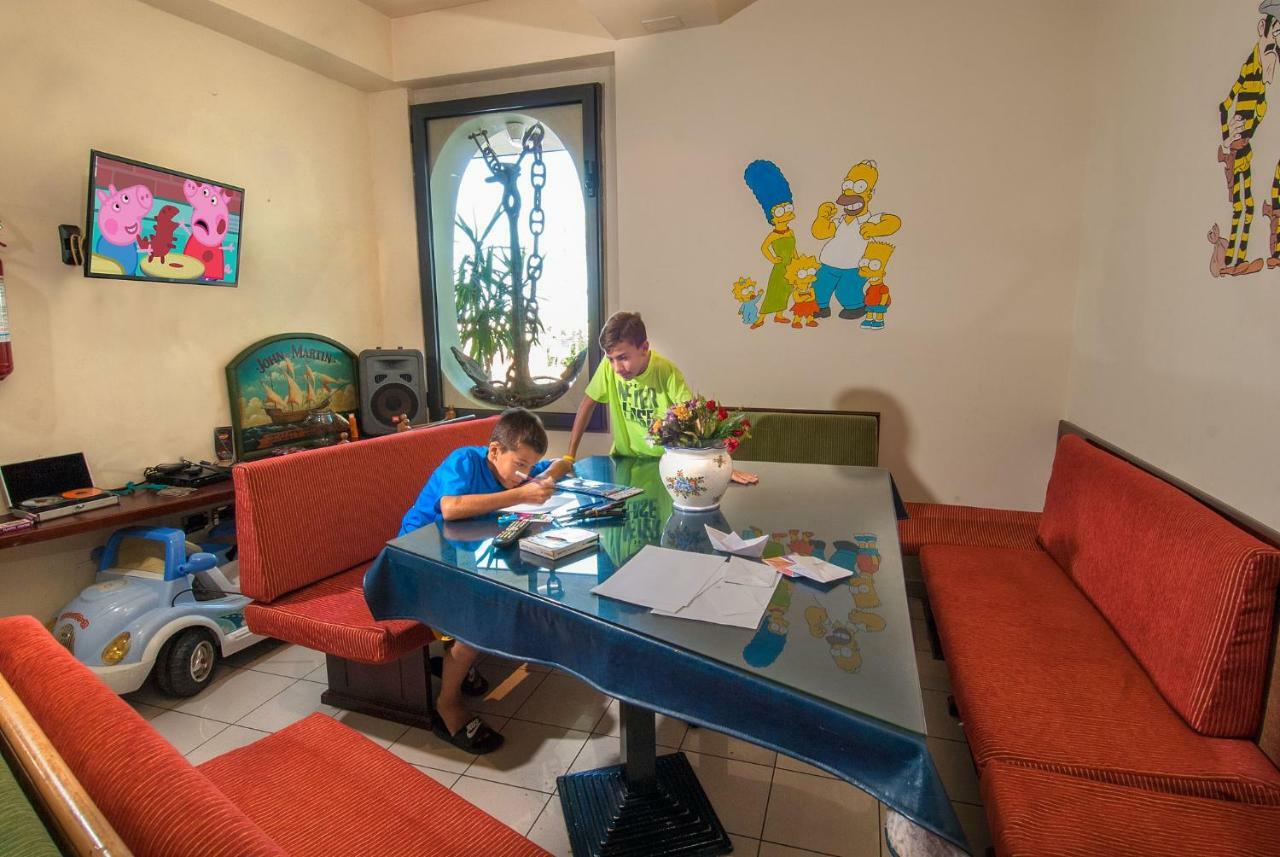 Hotel Nettuno カットーリカ エクステリア 写真