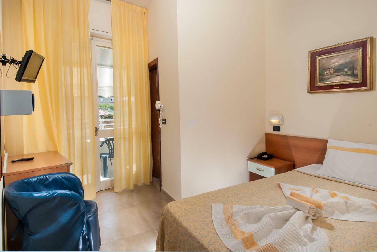 Hotel Nettuno カットーリカ エクステリア 写真