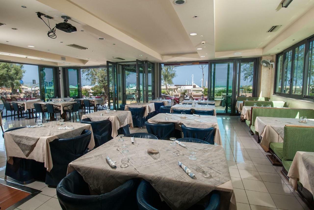 Hotel Nettuno カットーリカ エクステリア 写真