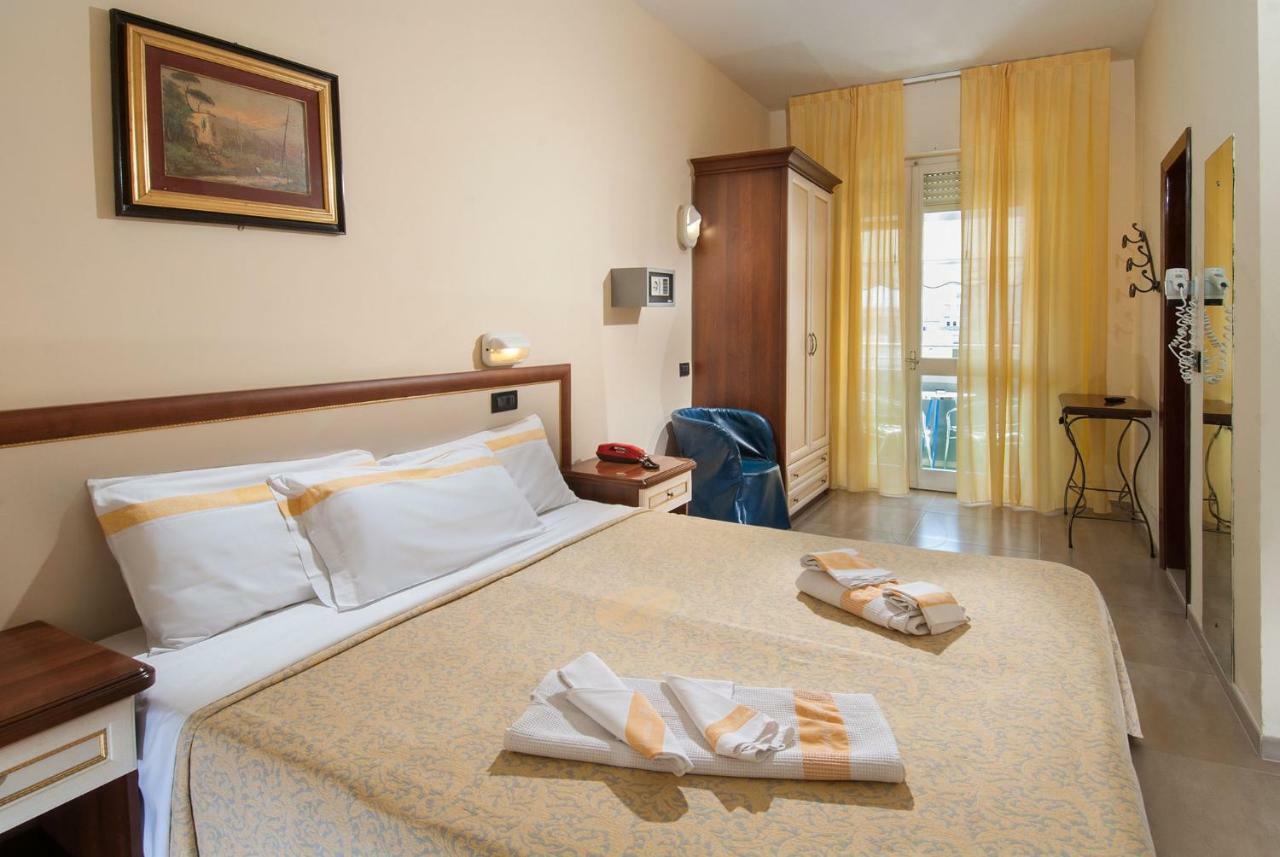 Hotel Nettuno カットーリカ エクステリア 写真