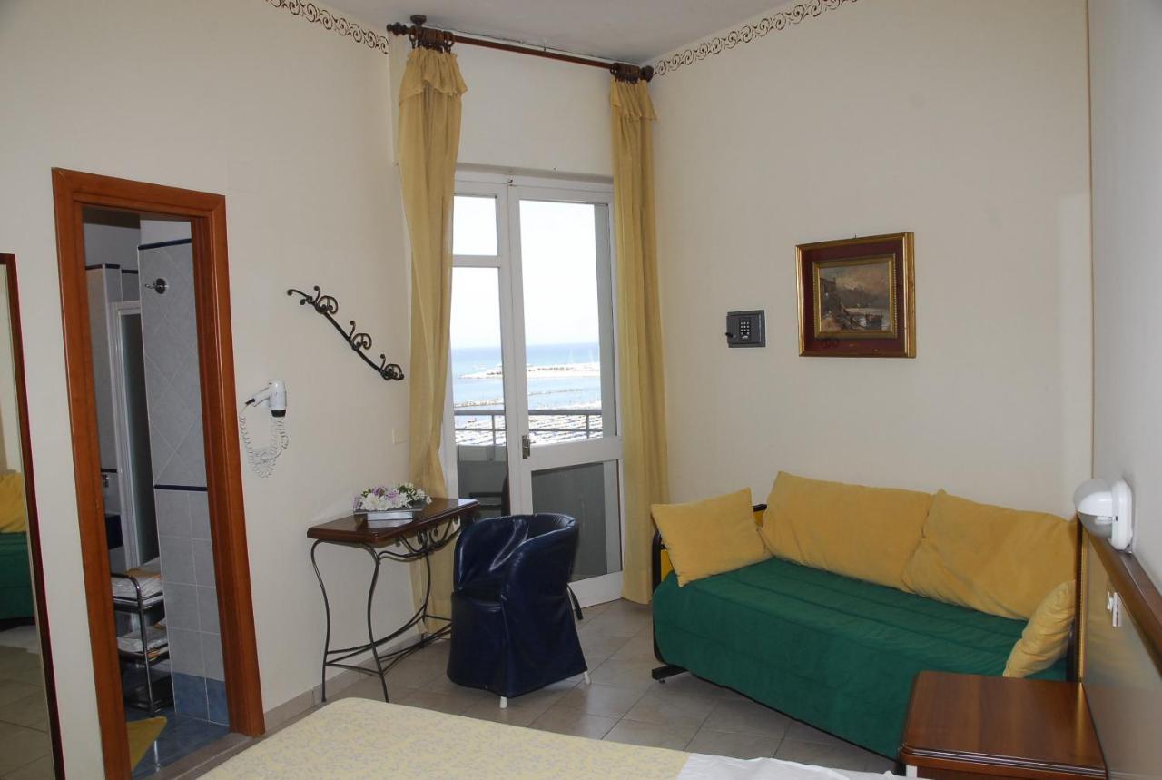 Hotel Nettuno カットーリカ エクステリア 写真