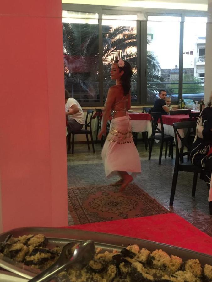 Hotel Nettuno カットーリカ エクステリア 写真